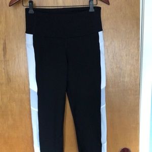 Sculpting leggings with inserts and side pockets